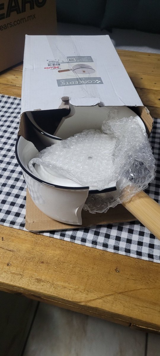 puchimon's tweet photo. Anexo el correo que me enviaron y que vean lo que me mandaron y que no fueron capaces de cambiar en línea a pesar de que vieron el producto, aclaro que el personal fue muy amable en todo momento. https://t.co/h5kAGB1xMK