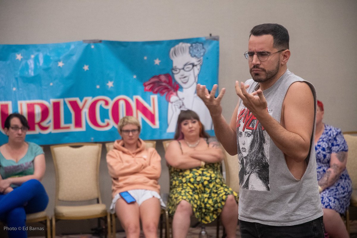 TitoBonito's tweet photo. Teaching my #Hosting101 class at @BurlesqueHall this year via @BurlyCon! 🎤 ✏️ 

Photos by @edbarnas https://t.co/X7M4p6jEtv