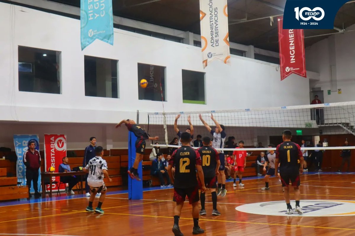 perufedup's tweet photo. ¡VICTORIA MILITAR! 🔥🏐🔥
La #EMCH Venció 2 sets a 0 frente a la #UP por la quinta fecha del FEDUP Centenario Liga Universitaria División Ascenso de Vóleibol Varones Región Lima 2024.🏆🏆
📷@jhon_e_b_25
FEDUP, 100 años promoviendo el deporte universitario 💙❤️ https://t.co/xMlhFb0dLR