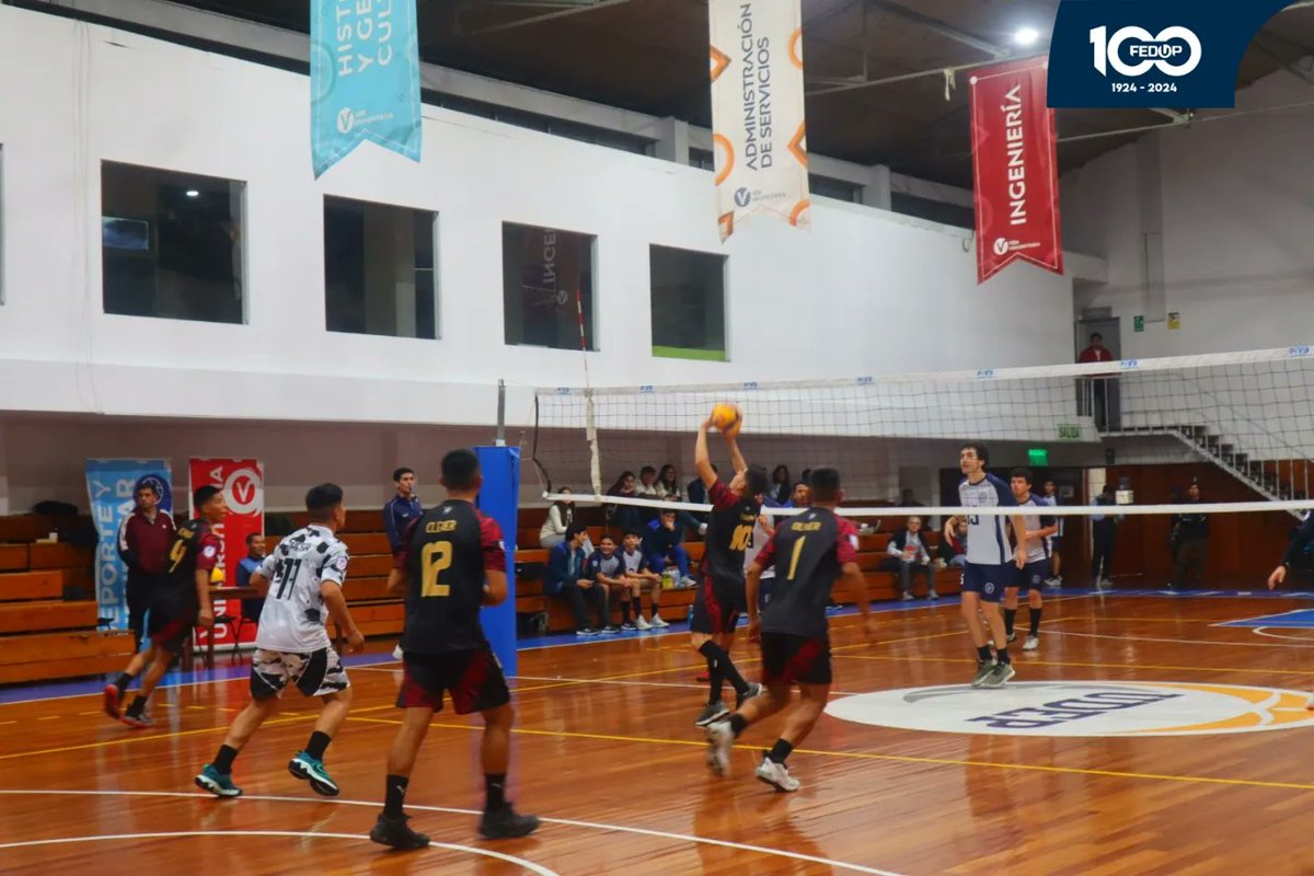 perufedup's tweet photo. ¡VICTORIA MILITAR! 🔥🏐🔥
La #EMCH Venció 2 sets a 0 frente a la #UP por la quinta fecha del FEDUP Centenario Liga Universitaria División Ascenso de Vóleibol Varones Región Lima 2024.🏆🏆
📷@jhon_e_b_25
FEDUP, 100 años promoviendo el deporte universitario 💙❤️ https://t.co/xMlhFb0dLR
