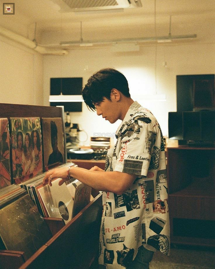 EROSMVT's tweet image. ㅤㅤㅤ
 ㅤㅤㅤ
Hello, Ersm .
Kemari karena saya butuhkan banyak kawan berbincang, baik itu di linimasa ataupun di pesan langsung. 
Berminat berkawan dengan saya?

 ㅤㅤㅤ