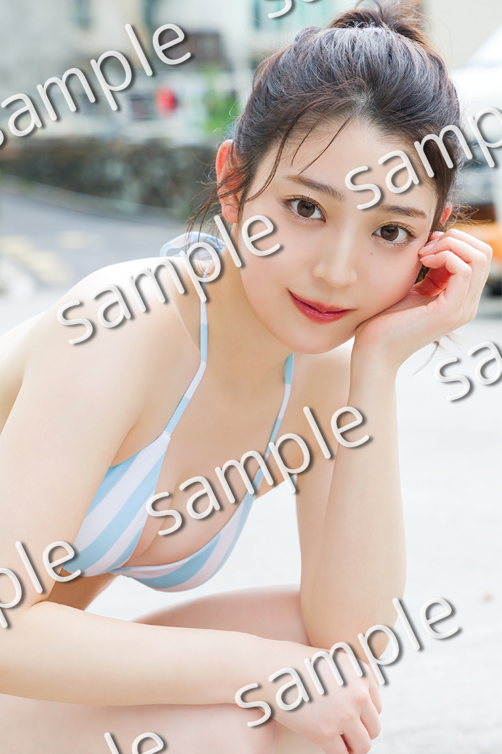 乃木坂46 阪口珠美　青いバラ　アザーカット写真集 阪口珠美（乃木坂46）の1st写真集「青いバラ」より。（撮影