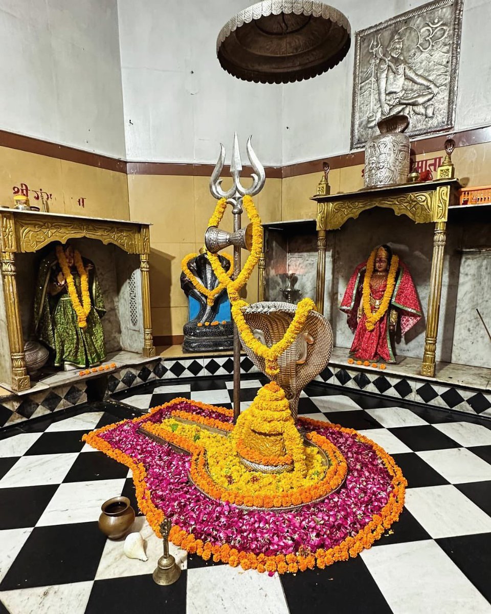 DrAnitaAryaBJP's tweet image. श्री नागेश्वर ज्योतिर्लिंग जी के दिव्य श्रृंगार दर्शन
हर हर महादेव🙏🚩🚩🚩