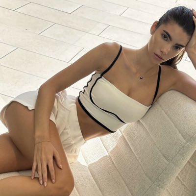 Elle (Parody) tweet media