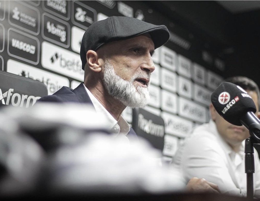 tha10les's tweet photo. 🚨 ÁLVARO PACHECO PODE SER DEMITIDO A QUALQUER MOMENTO

Após a derrota para o Juventude a pressão de dentro do clube em cima da diretoria, que já era grande, ficou ainda maior e mais forte. 

Grandes chances dessa ter sido a última partida sob o comando do português

#vasco #crvg https://t.co/lNqlmKq4de