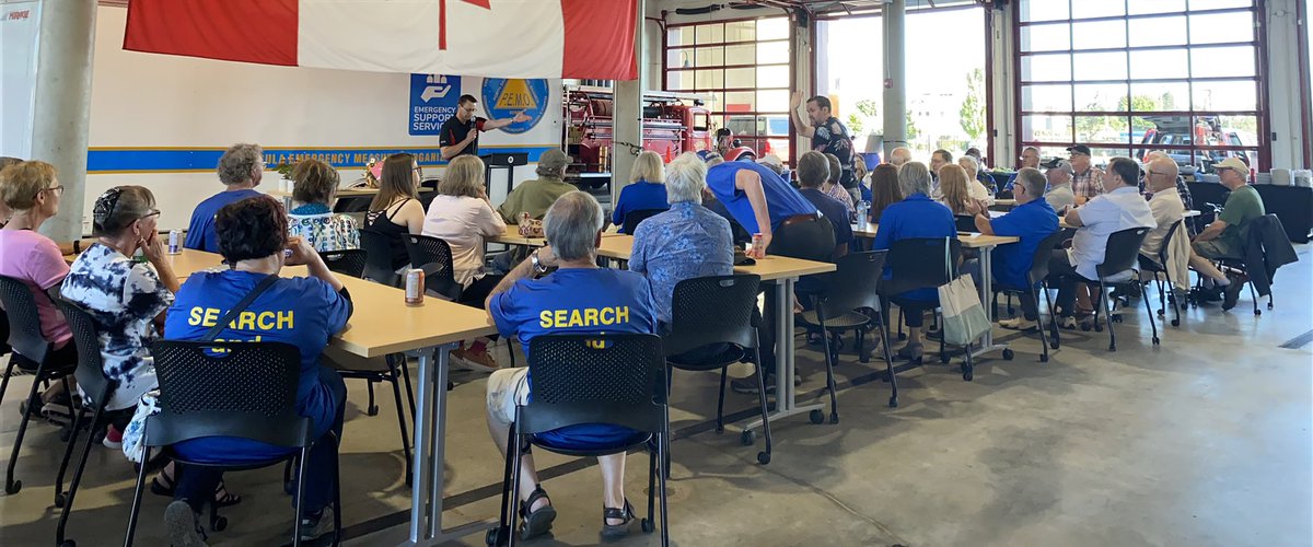 SidneyFireDept's tweet image. Tonight we were honoured to host the annual recognition dinner for our PEMO volunteers. Several long service awards were awarded tonight. THANK YOU to this dedicated group of volunteers for all you give to the Saanich Peninsula. 💐 #PeninsulaVolunteers #PEMO