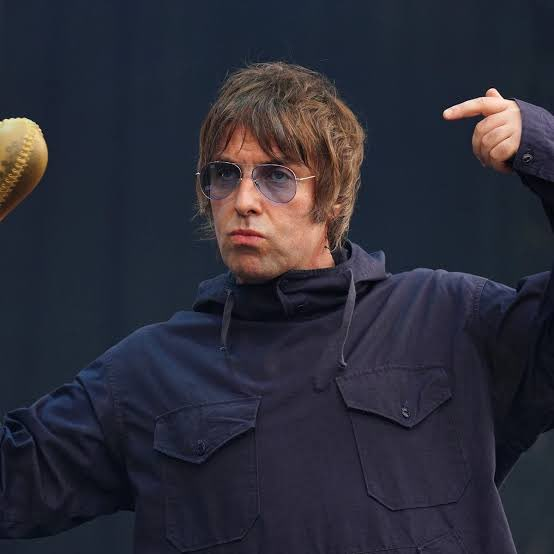 porqueTTarg's tweet photo. "Oasis": 

Porque Liam Gallagher deja en todos sus conciertos un asiento reservado por si su hermano Noel llegara a asistir. https://t.co/jCW4SURFDZ