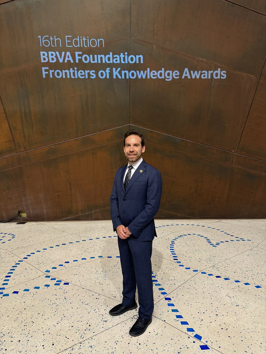 oluciagil's tweet photo. ¡La @academia_joven está presente en los #PremiosFronteras! Ya somos 11 académicos y académicas pertenecientes a la #RedLeonardo. ¡Gracias @FundacionBBVA por vuestro apoyo a científicos y creadores! https://t.co/j8OM543JhG
