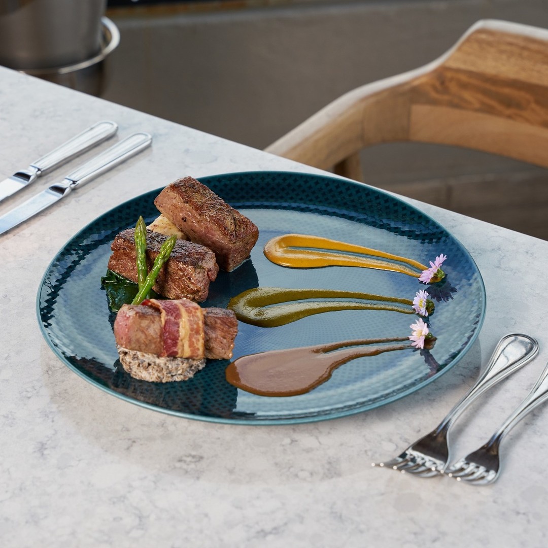 @MestizodelMar offers the most stunning views with beautiful sunsets. 

Be amused by a unique gastronomic experience that fuses the best of Mexican and International cuisine while you admire the most impressive views and dreamy sunsets.