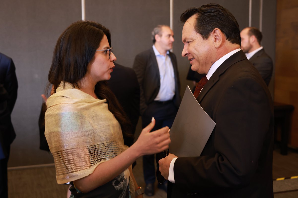 Hoy en la #CDMX tuve un encuentro con empresarios para platicar sobre el futuro de #Yucatán. Les platiqué sobre mi Plan #RenacimientoMaya, a través del cual impulsaremos la inversión y el desarrollo del estado.

Este proyecto incluye la ampliación y modernización del Puerto de