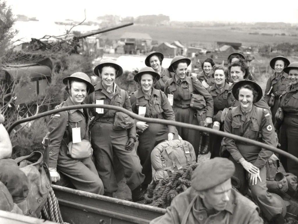 WomenAtWar2's tweet photo. #OnThisDay 80yrs ago, Canadian Army nurses landed in #Normandy,#DDay +13, with No. 2 Royal Canadian Air Force Mobile #FieldHospital at Bernières-sur-Mer, Dorothy Mulholland "Molly" & Winnifred “Pit” Pitkethly, then Edna “Millie” Millman arrived later that same day #RCAMS @Canada https://t.co/VPBLOEpjvm