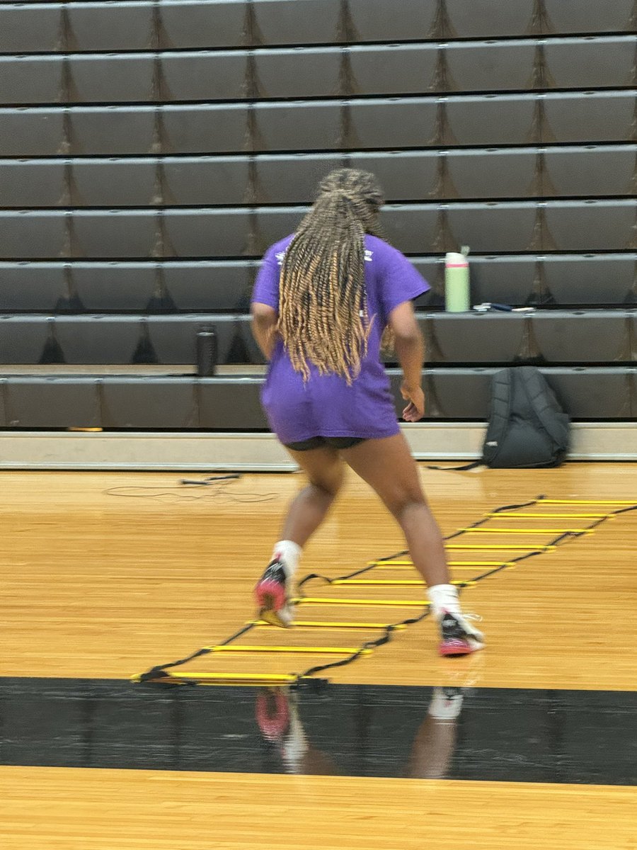 AlvinJacketVB's tweet photo. The rain didn’t stop these girls from getting some work in!! Great job ladies! 🏐🧡
#JPND #alvinjacketvb #week2day3 https://t.co/1rq7RIyT1D