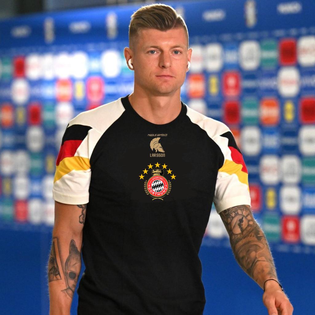 Llené de trofeo' la vitrina
En el closet puse prenda' fina'
Ninguno nos vio en la ruina
Ello' se acercan cuando estás arriba
🏆🏆🏆🏆🏆🏆🏆⚡🏟️
#Larsson ⚔️ #ConLaGuardiaAlta 🛡️