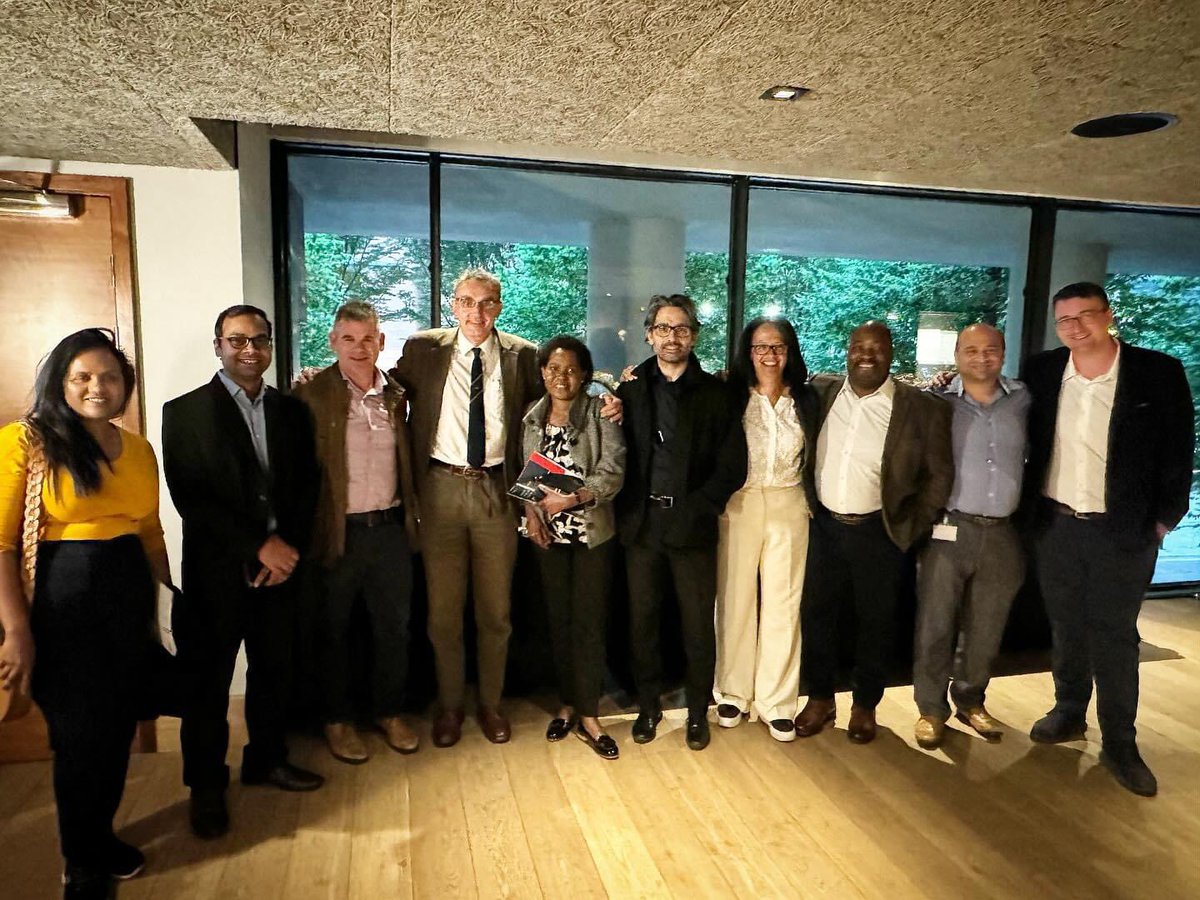 Great turnout from the Stepping Hill team to listen to our esteemed colleague Ed Clark talk about our experience with complex abdominal wall hernia repair and OviTex. Thanks to Anne-Marie, Dwight and Mike <a href="/TELABioInc/">TELA Bio</a> for organising such a great evening 🙏