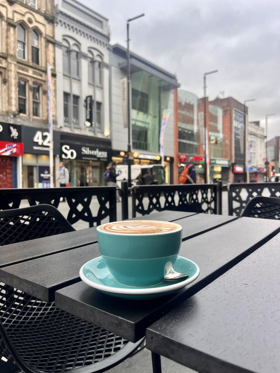 Deb123xxx's tweet image. El fresco style #Liverpool #coffeecups ❤️