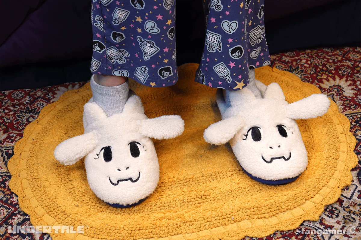 Fangamer's tweet image. Toriel slippers are back in stock—and during this week's summer sale, they ship free within the US! (Within Europe from our EU warehouse, too.) 

Available now: fanga.me/r/toriel-slipp…