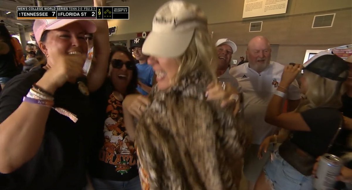 RedditCFB's tweet photo. Tennessee players wear a hat that says “Daddy” after each home run. Blake Burke just launched one, and his mom just put on a hat that says “Mommy” and a fur coat in the stands. 😂 https://t.co/1U4fTmHyoX