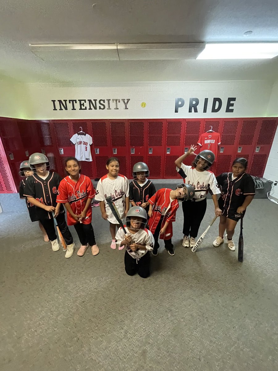 bhscubsoftball's tweet photo. Black and red camp in the 📚! Huge shoutout to Randy and Anthony’s Collision for sponsoring our camp shirts https://t.co/ITxLtAF8YZ