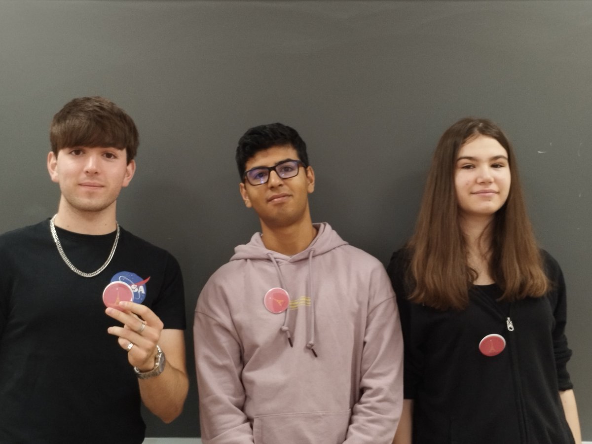 Capacidad desbloqueada: 🇫🇷Compromiso con el francés🇫🇷

Reconocidos con la insignia de Francés. Un aplauso para Hermes Liria, Diego García y Victoria Vela de 1ºBach, Carlota Martínez, Nadia Palomo y Elena Cifuentes de 2ºA, y Lucía Olmedo, Irene Blasco y Carmen Diego de 3ºD.
