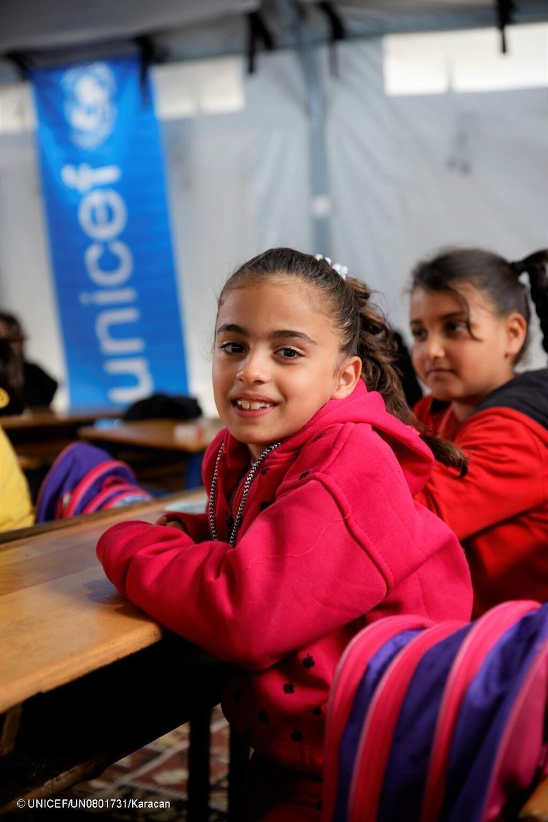 UNICEFEducation's tweet image. All displaced children deserve a fair chance in life and to be able to learn.
They deserve not only to survive, but also to thrive.
#WorldRefugeeDay