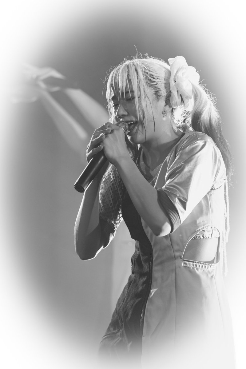 tom_91665's tweet image. #1ミリでも
モノクロの日々に色を混ぜて 
見たことない景色に染めて

まさにアツいものを求めていた時にPIGGSに初参戦し、後方からメンバーとぶーちゃんズのペンラの共演を観て熱量に感動した時の私😭今なお更新中🤙🏻🤙🏻

写真はちょっと意味合い違うけどパッと色づいたイメージ

#BBS4 大阪　 #PIGGS