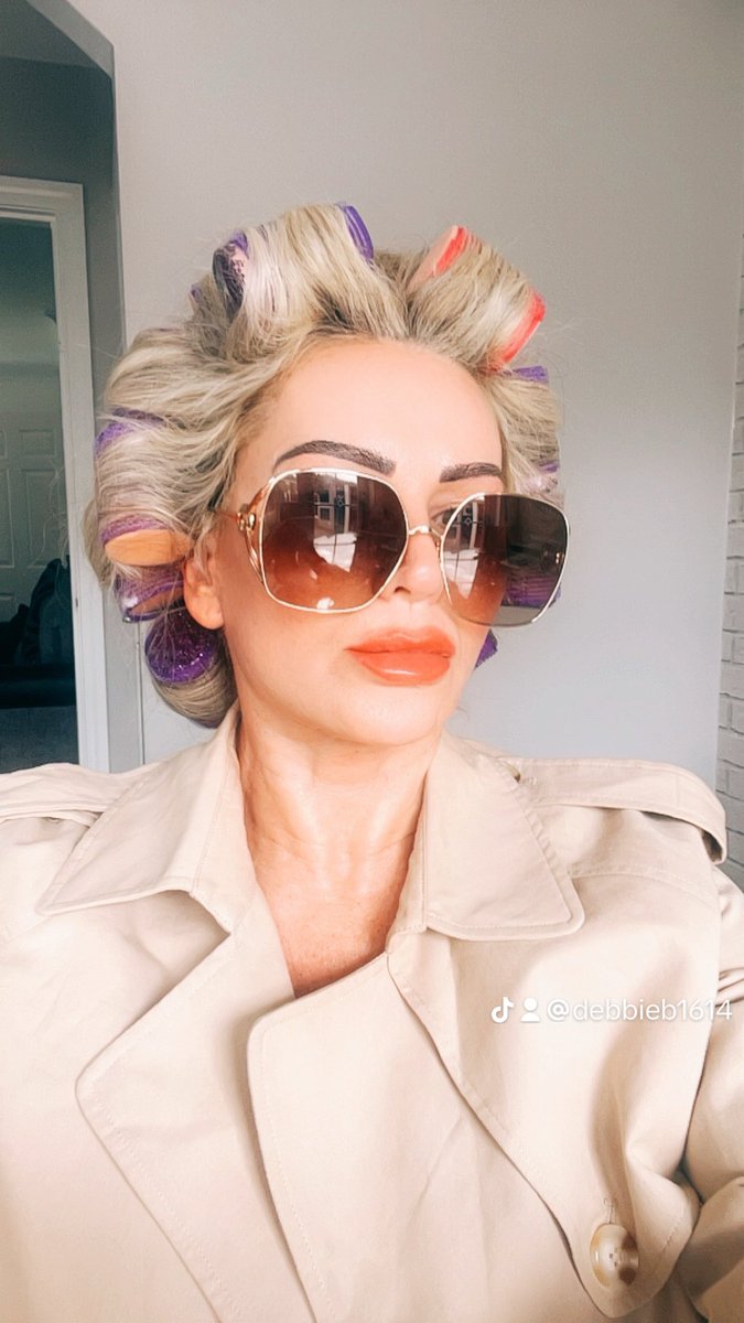 Deb123xxx's tweet image. Holding out for the summer #GucciVisions #weekendcoming #summervibe #JimmyChoo