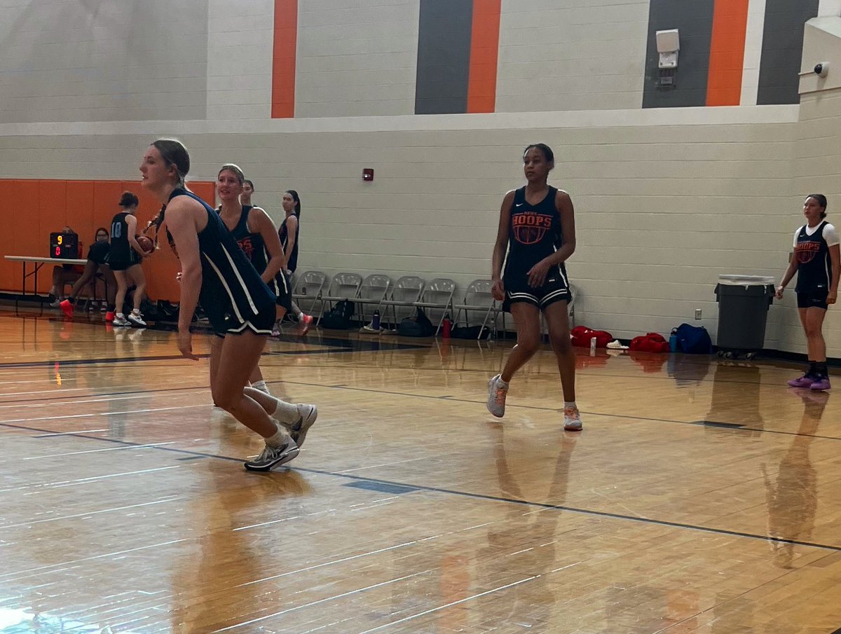 Sunflower Smack Show tweet media