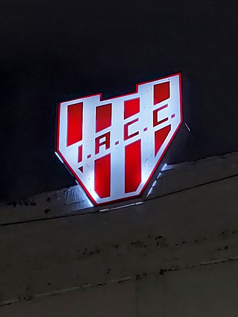 EL HINCHA Y SU DÍA❤️

🇦🇹Así se visten las calles de Alta Cordoba en los festejos por el día del hincha de #Instituto.

❤️La gente reunida en familia, demostrando amor por colores.

Feliz día a todos los gloriosos❤️🤍❤️