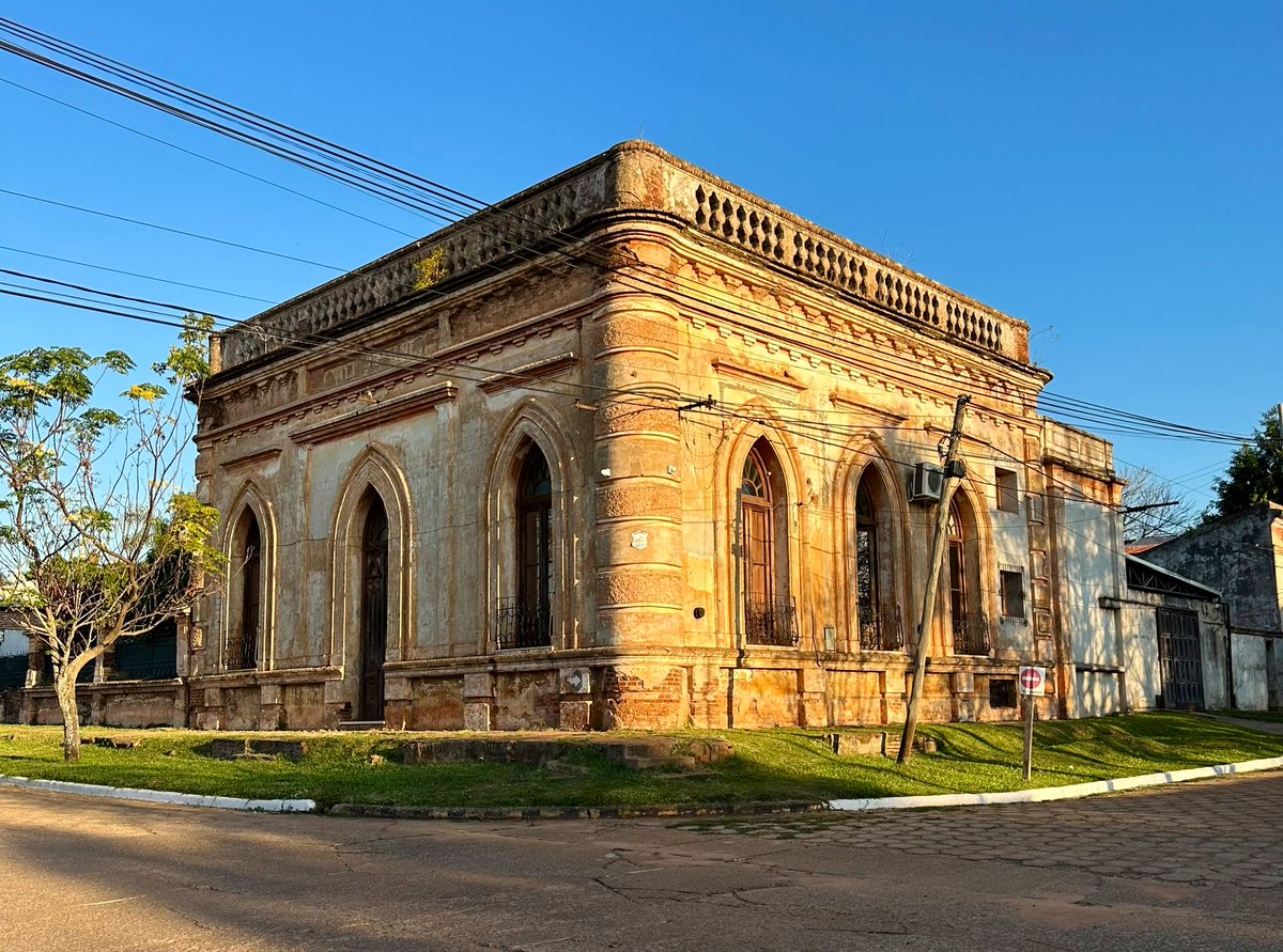 gui10road's tweet photo. LA CRUZ | CORRIENTES 🌳 historia pura y naturaleza. Ubicado sobre el Río Uruguay. La Cruz fue en su origen una reducción jesuita, fundada en 1630. A 30 metros de la Plaza Principal se van a encontrar un reloj solar del año 1730, construido por los jesuitas hace casi 300 AÑOS 🤯 https://t.co/QSt29yo75Z