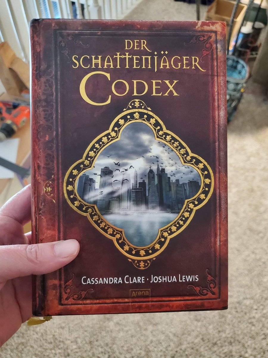 German edition of the Shadowhunter Codex!!! Now i only need TID in the old hardcovers!