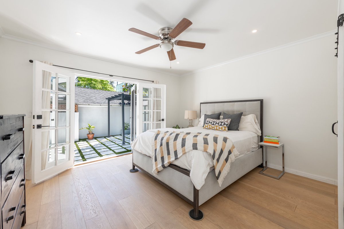RogerPerryLA's tweet image. JUST REDUCED! 

738 Huntley Dr

Now at @ $1,925,000

3 Beds -3 Baths -1,118 Sqft

Prime West Hollywood Bungalow. In between Melrose and Santa Monica Blvd is this rare 3 bed/3ba home with cozy outdoor space. Fully gated (automatic) and secure, corner lot!