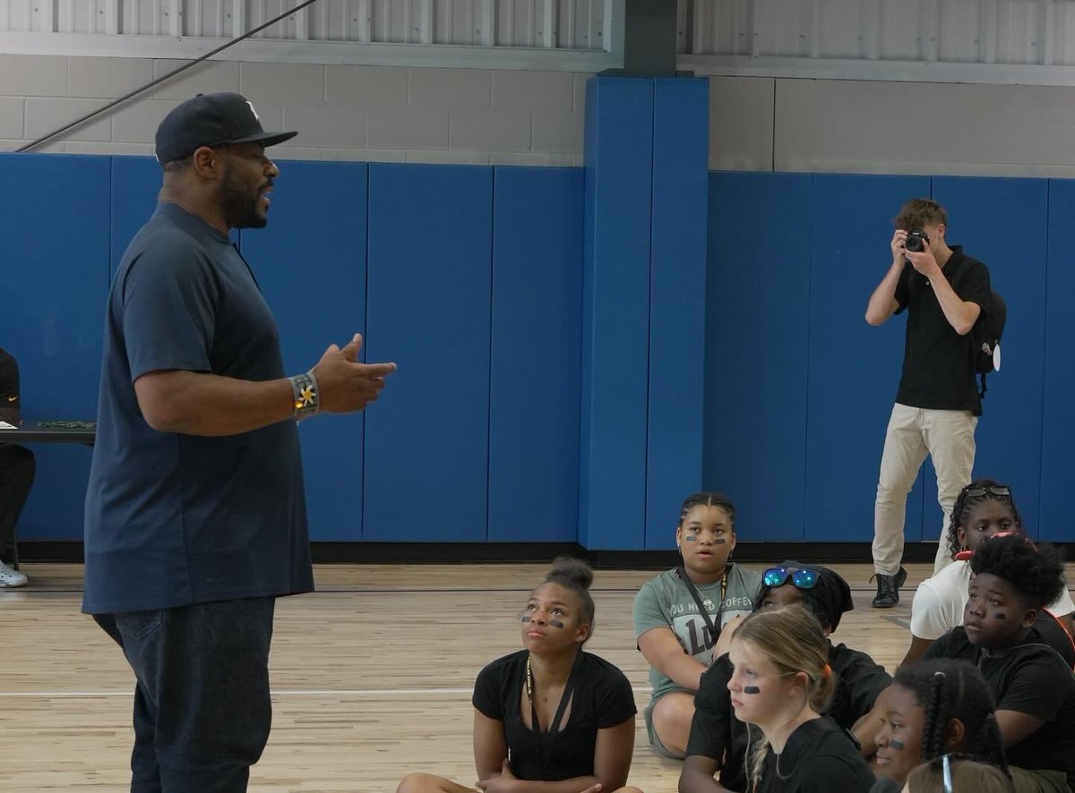 BestoftheBatch's tweet image. Thank you to the @steelers for helping our campers build catapults for STEAM Week! The campers were so excited to meet the 2024 Steelers rookies! The Steelers Bandits won the catapult challenge!

#CampBatch #Bootcamp #SummerCamp #BestoftheBatch #Clubhouse #WeReady