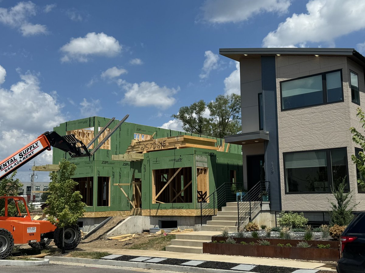 WUMCRC's tweet image. 6 more single families under construction on the 4400 block of Vista in #FPSE