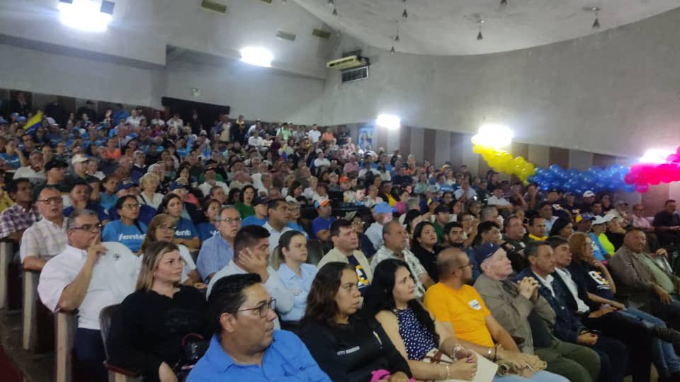 ¡Mérida lista para ganar el 28 de julio!

Las 15 parroquias del municipio Libertador entregaron al Comando de Campaña Municipal el padrón electoral conjunto.

Los merideños vamos con <a href="/MariaCorinaYA/">María Corina Machado</a> y <a href="/EdmundoGU/">Edmundo González</a> #HastaElFinal. 

#VamosAGanarConEdmundo
