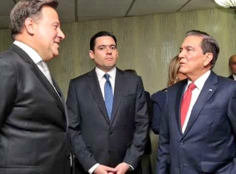 Hasta que me hierve la sangre de ver a estos "Mal nacidos" como se burlan de un pueblo "Cobarde" que no defienden sus recursos y menos su dignidad.  Este "Payasito" debe de estar preso.... pero como estamos en el País de los "Maricones conformes" pasa esto. <a href="/Nieto1945Juan/">Juan nieto1945 Nieto</a> @