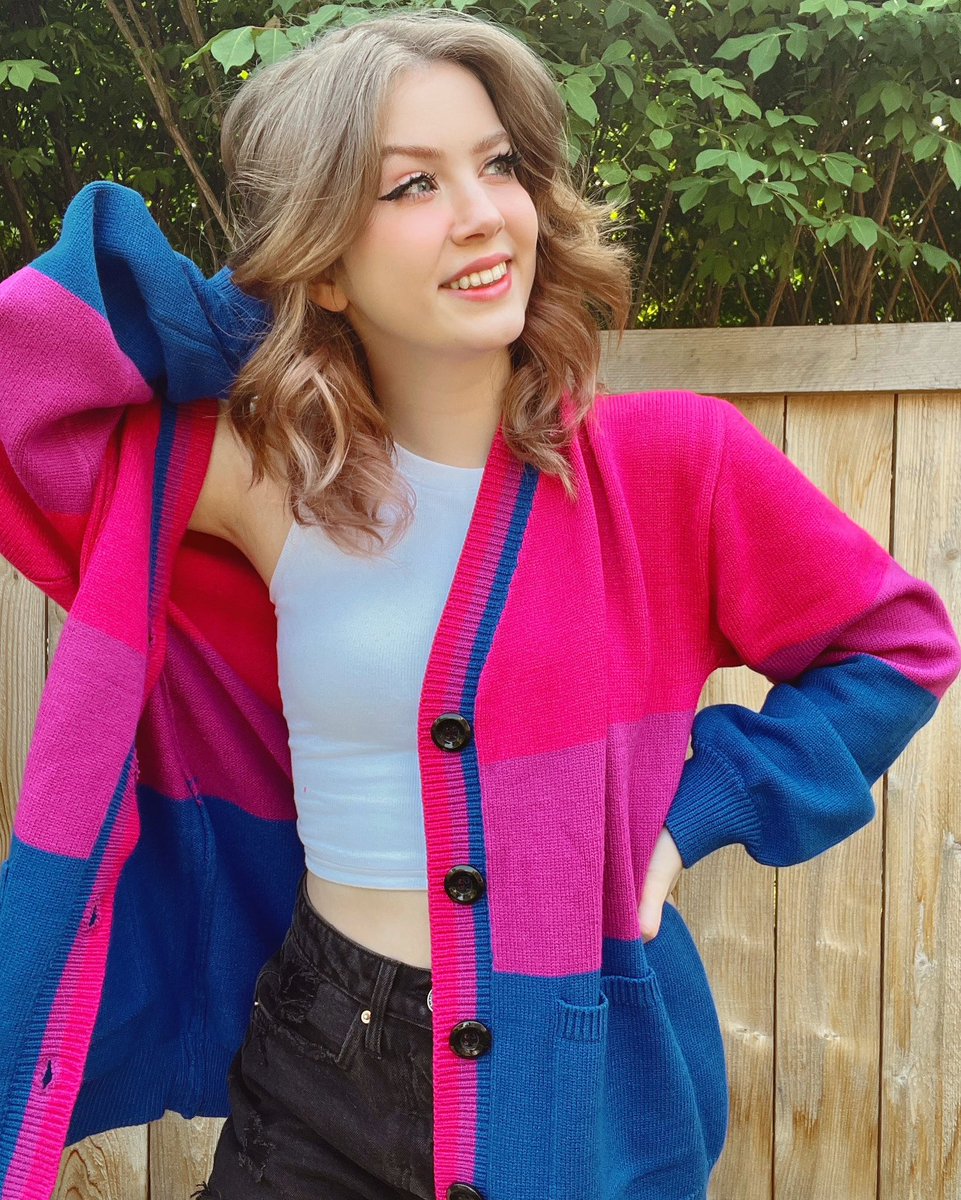 Hello_Bisexual's tweet photo. I absolutely love this sooo fucking much I had to share this men can wear cardigans as well https://t.co/NG9KREfREH #bisexual #cardigan #queer #bi #bipride #bisexualpride #cozy #lovethis #bisexuality #bisexualcommunity #pride #fashion #queerfashion #hellomynameisbisexual https://t.co/3lEqc4RNbW