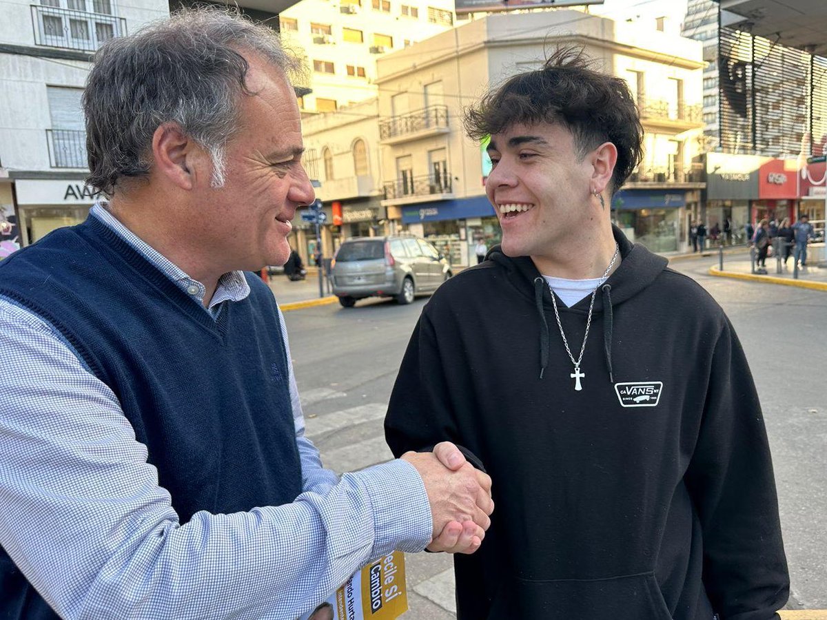 rolohurtado's tweet photo. Se que estás cansado de que pasen los políticos y los problemas que te afectan queden. Por eso, te pido que el domingo nos acompañes con tu voto. Para cambiar, de verdad 💪🏽💛

💛 El próximo 23 #DecileSIalCambio
✅ Casillero 3 | #PRO 

#ElCambioenLibertad
#RioCuarto https://t.co/x934Y7vsnN