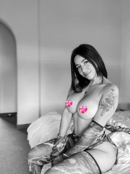 Hola papasito 🍆 ya viste q mi p&aacute;gina est&aacute; en promoci&oacute;n 😎 https://t.co/HchGfYVSmf &hellip; te espero 👅 https://t