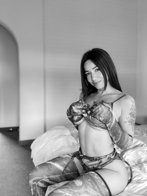 Hola papasito 🍆 ya viste q mi p&aacute;gina est&aacute; en promoci&oacute;n 😎 https://t.co/HchGfYVSmf &hellip; te espero 👅 https://t