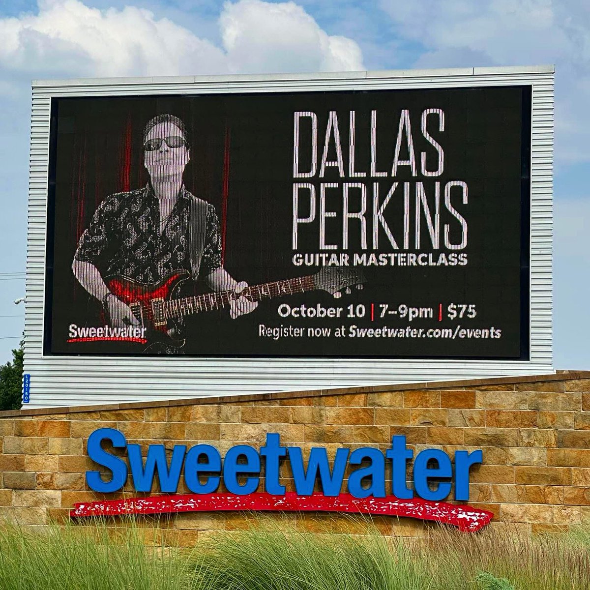DallasPerkins's tweet photo. I’ll be conducting a very special and extensive Guitar Master Class for Sweetwater Sound October 10. Very much looking forward to this event! 
More details to follow. 
 #DallasPerkins #GuitarMasterClass #SweetwaterSound https://t.co/aPBepXShXo