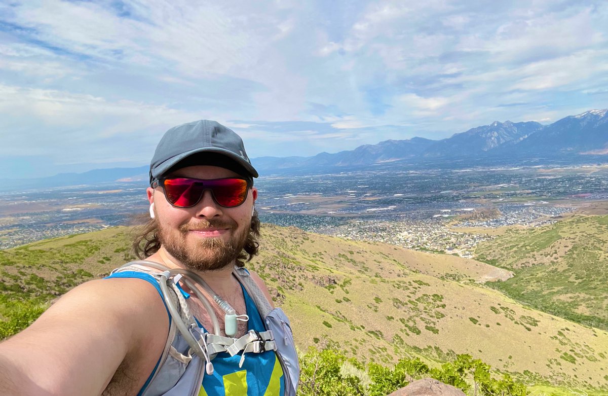HELDiWanKenHODL's tweet photo. ♥️ gotta love that feeling you get when you literally can’t get any higher ⛰️

#mountaintopmeditation #recentering #atthesummit #trailrunning #hikeyourmountain https://t.co/dCIkmpW1Te