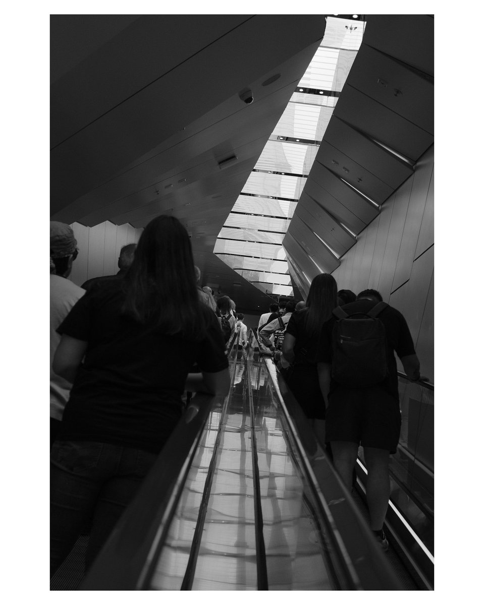 yoshidacamp's tweet image. Architecture HongKong.

#rx1rm2 #sonyrx (left)
#fujifilm #x100f (right)
