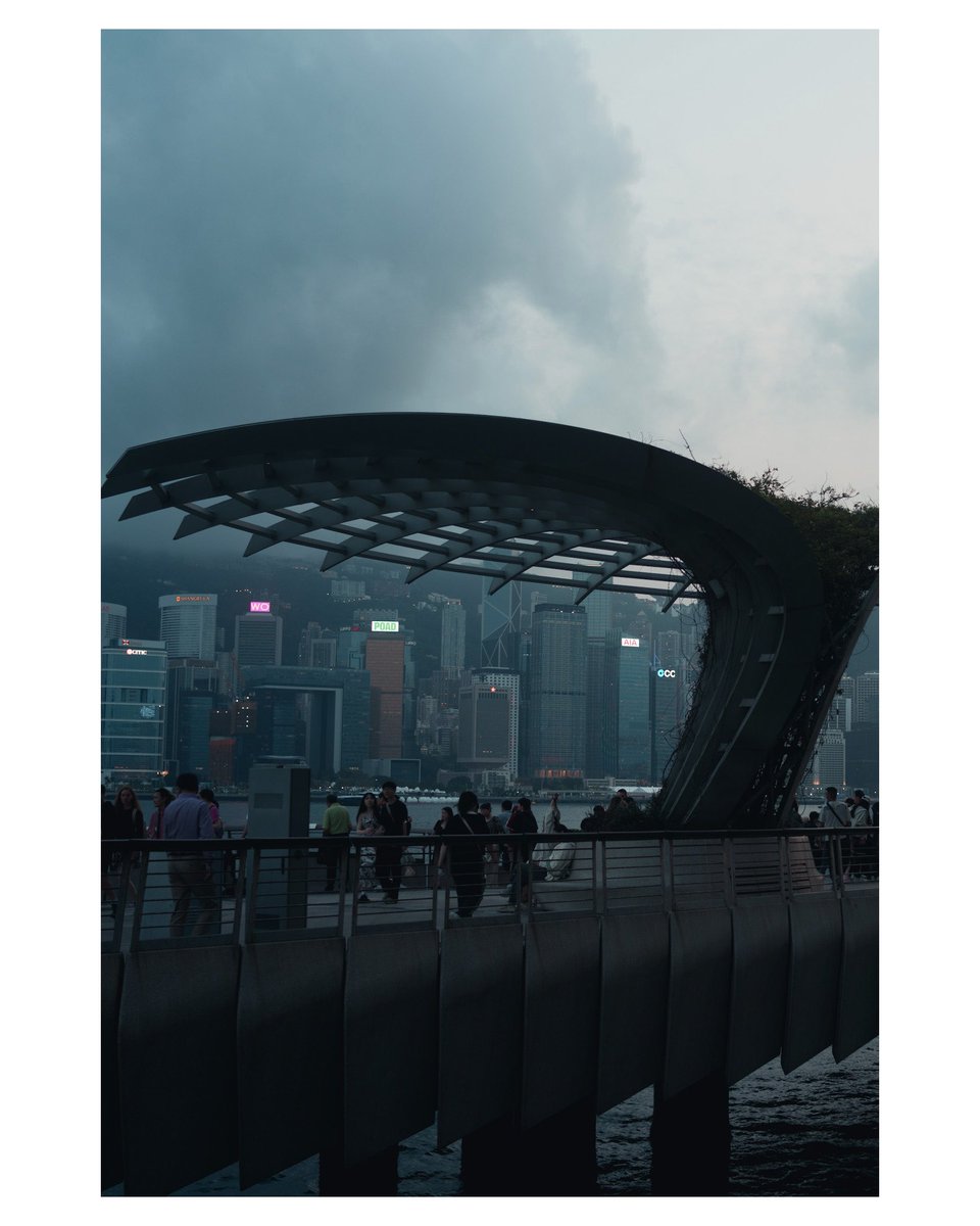 yoshidacamp's tweet image. Architecture HongKong.

#rx1rm2 #sonyrx (left)
#fujifilm #x100f (right)