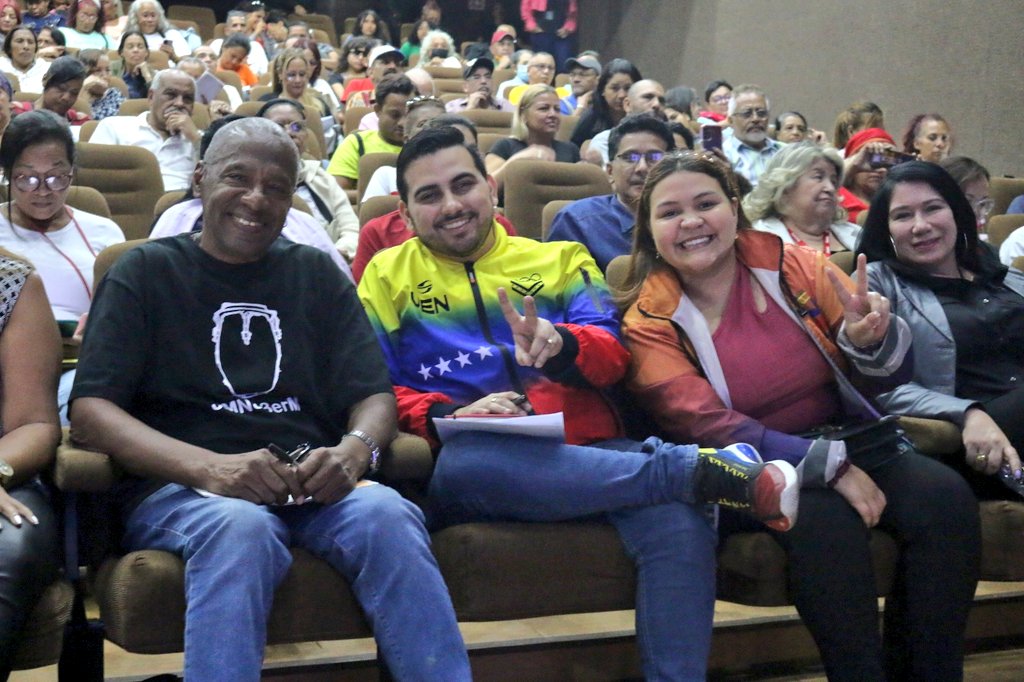 JorgePerezVEN's tweet photo. En el marco de la Gran Misión Viva Venezuela mi Patria Querida, en su Vértice 3 "Fórmate con la Cultura", inició en todo el país el plan nacional para la certificación INCES orientada a Promotores(as) Culturales.

@NicolasMaduro
@WuikelmanAngelP
@Incesocialista
#AprendeLaTécnica https://t.co/mg8ZN6dg1x
