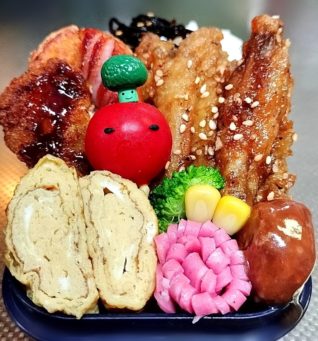 今日の #お弁当 
手羽中甘辛焼き弁当です
´ω`)ﾉ~ｲｯﾃﾗｯｼｬｲ🍅
#息子弁当  
#お弁当記録