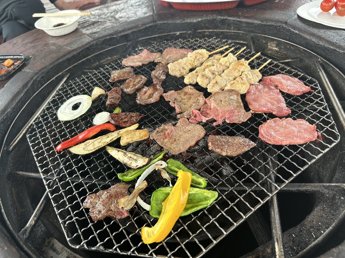 dai1trust's tweet photo. (｡･д･)ﾉｵﾊﾖｰｺﾞｻﾞｲﾏｽ♪

先週土曜日に #第一トラスト みんなと親方さん達の家族と総勢55人で #天湖森 にてBBQを開催致しました𓌉𓇋 🥩

色んな方とお話が出来たり、頑張る活力が出たりとすごく楽しく素敵な1日を過ごしました💐

今日も一日ご安全に✌️
#富山 #石川 #足場 #初夏 https://t.co/qWwI039JBv