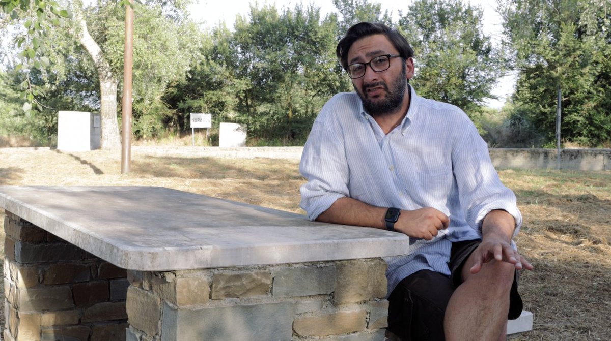 TomPeterGill's tweet image. Gday! I watched as the ex-mafia boss&apos;s cheese became a hot commodity in this village. People trade crops, goods, and labor for it. It&apos;s fascinating to see the community come together like this. #EconomicUnity