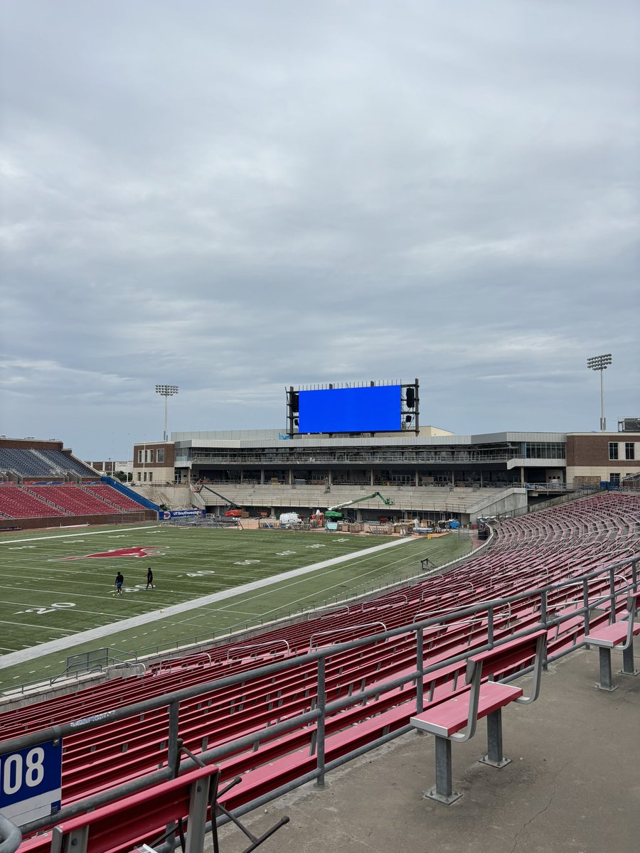 SMU stadium update:
Looks like the scoreboard is finished and has been turned on for the first time I’ve seen. All coming together nicely