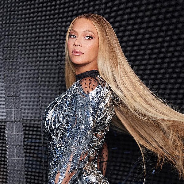 beyoncehoc's tweet photo. boa noite brasil, prontissima pra mais um dia!! https://t.co/9Ub5TyhzYD