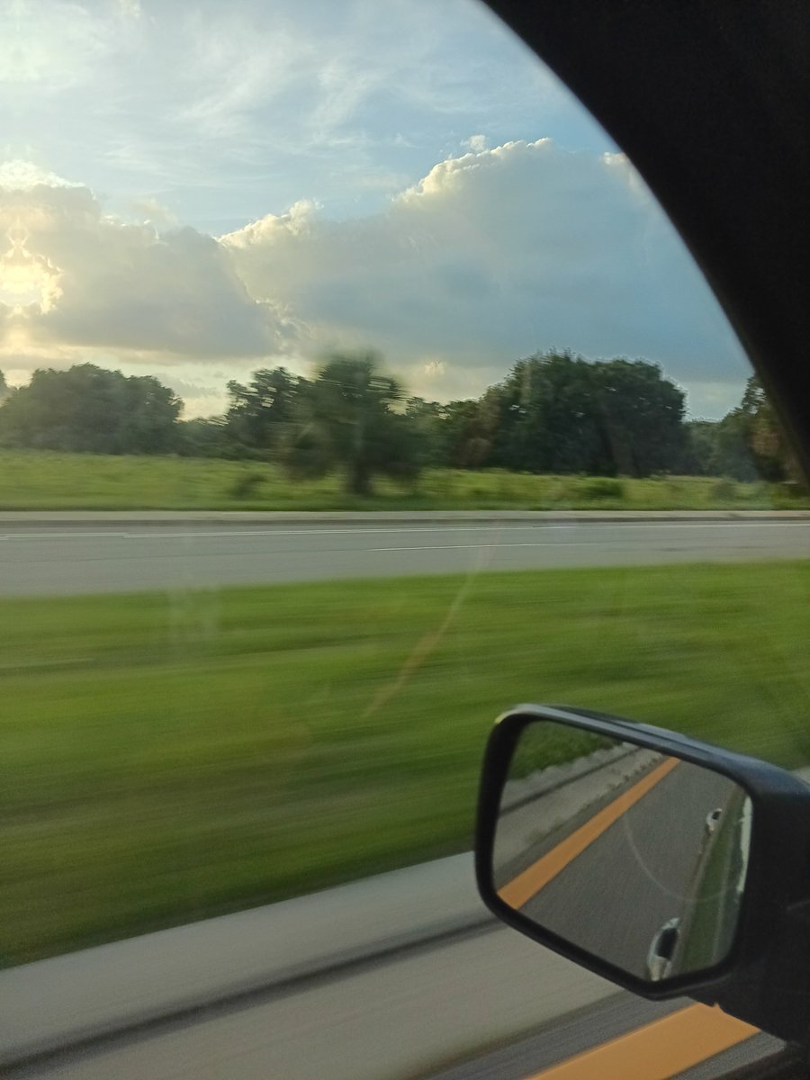 IWC2026's tweet image. Gotta love those clouds #drivehome